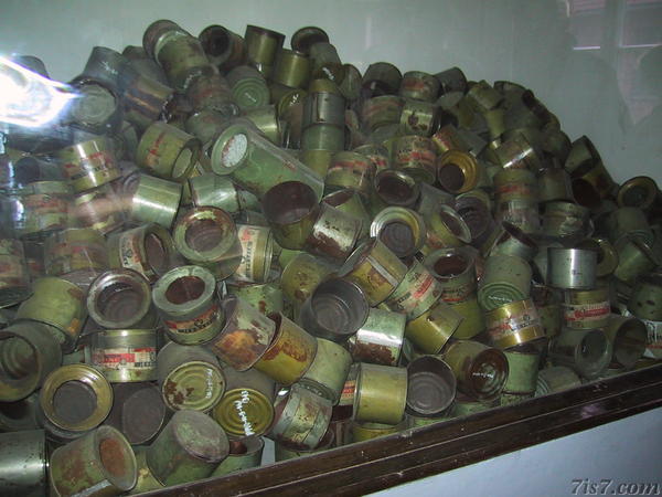 auschwitz_zyklonbcannistars