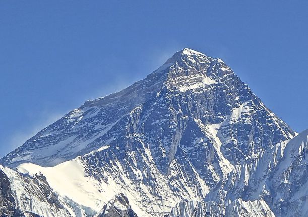 01-1024px-Mt._Everest_from_Gokyo_Ri_November_5,_2012_Cropped