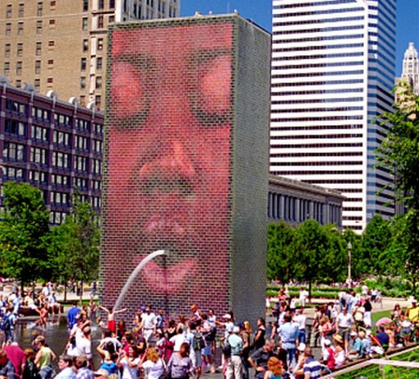 Crown_Fountain_spouting