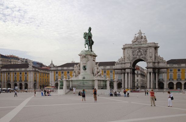1200px-Estatua_de_Don_José_I,_Plaza_del_Comercio,_Lisboa,_Portugal,_2012-05-12,_DD_05