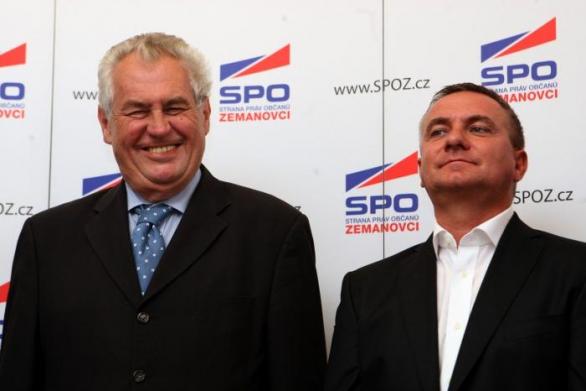 Strana práv občanů alias Zemanovci jsou veselou partou lidí, co mají rádi Miloše Zemana a finanční dary od společností, které to byznysově táhne na východ.