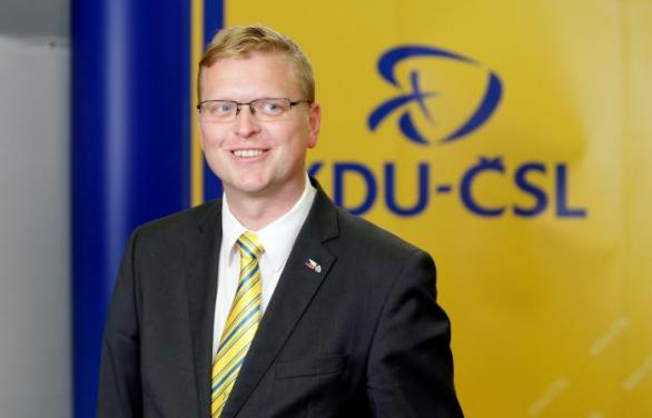Pavel Bělobrádek to vymyslel lišácky. Udělal silácké gesto a moc ho to nestálo.