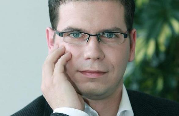 Po letech oddané služby Babišovi a Agrofertu si Hanzelka konečně vysloužil vlastní ministerstvo.