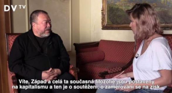 Emma Smetana se právě dozvěděla o zlovůli kapitalismu.