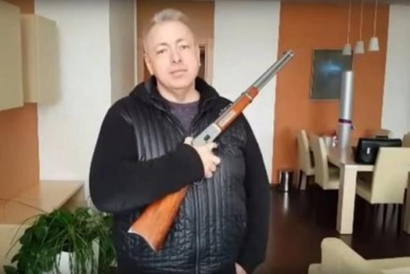 Pistolník Milan nám prosadil novelu o použití zbraní. Je ale vůbec k něčemu?