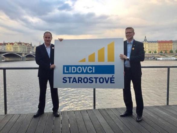 Lidovci a Starostové musejí ve volbách získat minimálně 10% hlasů. Podaří se jim to s jejich paradoxní strategií nasazování Moraváků do Prahy?