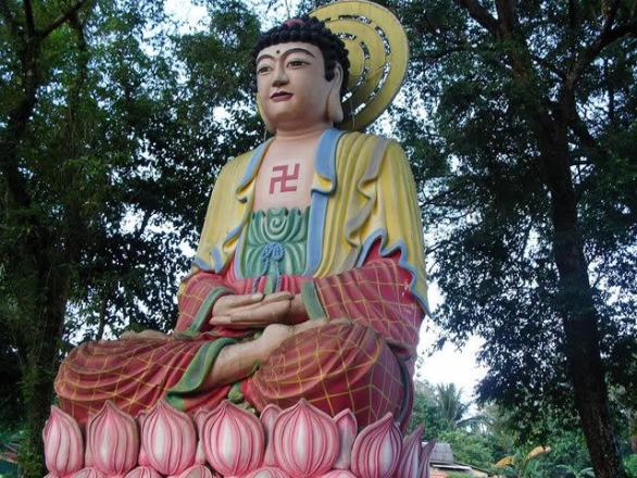 Nebojte, Buddha nebyl nacista a používal svastiku mnohem dříve, než si ji od něj &quot;vypůjčil&quot; Adolf Hitler.