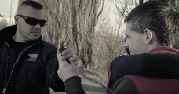 To si takhle hrajete s telefonem, a najednou přijde Ortel a máte po srandě.