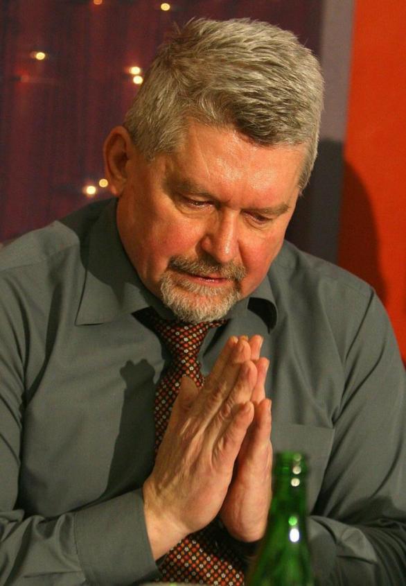 Altner se zaplacení dluhu nedočká. Po letech sporů s ČSSD zemřel a nárok na vyplacení dluhu připadl jeho dědicům.