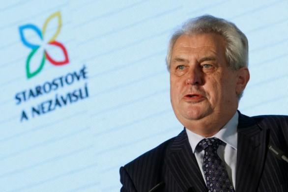 Zeman před pár lety na sjezdu STAN nadšeně hovořil, dnes je označuje za podvodníky. Jak sám řekl: &quot;Jen blbec nemění své názory.&quot; 