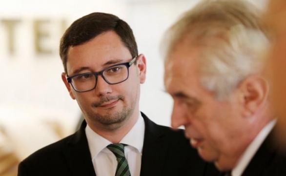 Uplatnění osobního adorovatele, sluhy a mluvčího je široké, na Hradě ale asi nezůstane.