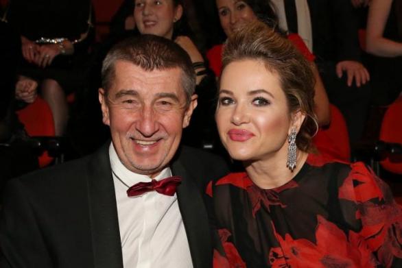 Babiš členům své rodiny rád dává budovy. Monika dostala po Čapím hnízdě ministerstvo.