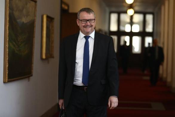 Dan Ťok se směje geniálnímu fóru Andreje Babiše. Exministr dopravy a Ropák roku 2016 se nově bude starat o životní prostředí.