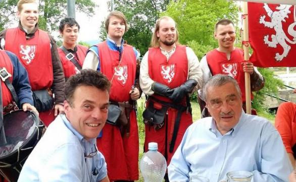 Nejmladší ze šlechticů v TOP 09, Tomáš Czernin, se v loňském roce stal senátorem.