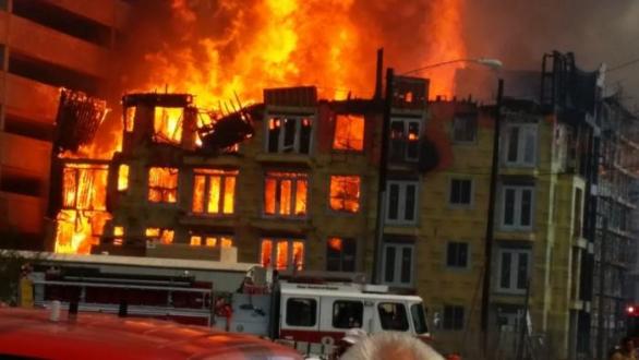 Nejste-li seznámeni s evakuačním řádem budovy, raději setrvejte na místě a uhořte. Jinak hrozí, že z budovy uniknete špatně. 
