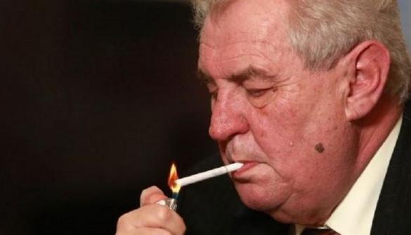 Miloš Zeman není nějaký plebs, aby se na něj vztahovaly zákazy pro běžné smrtelníky.