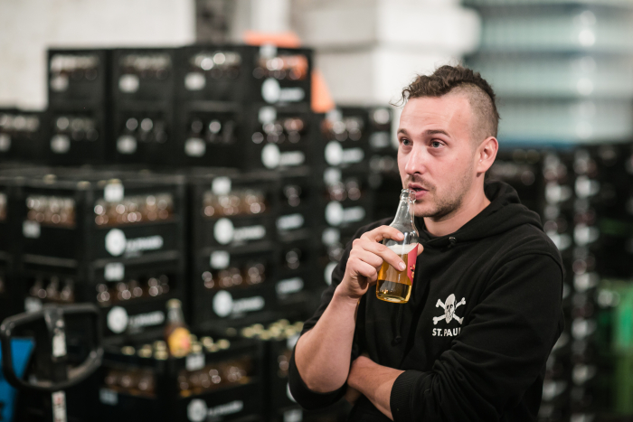 V Čechách je cider populární teprve cca dva roky, velkou tradici tu nemá - ale mezi ty nejznámější, mladé firmy, které ho u nás vyrábí, patří F.H.Prager