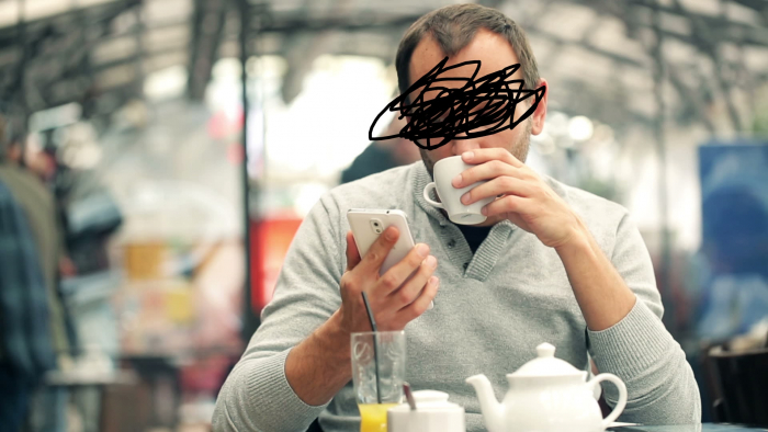 Radim Onderka se sice nechal během našeho rozhovoru fotografovat, nicméně nesouhlasis se zveřejněním svého obličeje. Proto naše grafické oddělení jeho fotograii upravilo.