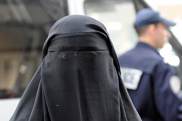 Pokud budete vypadat takto a křičet Allah akbar, minimálně alespoň policistu vykolejíte
