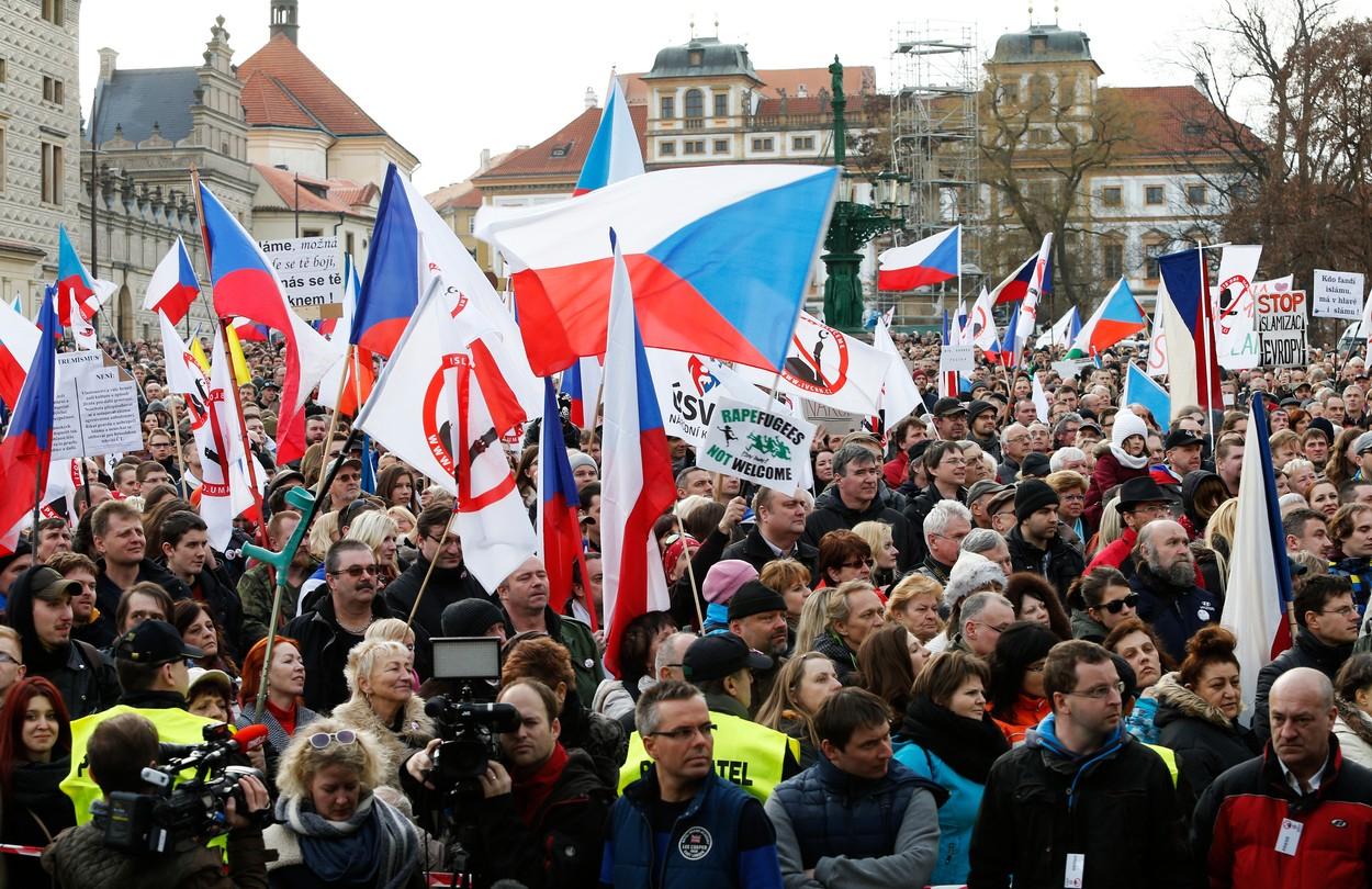 Výmluvná momentka z pražské demonstrace „Hrozba islamizace ČR“ v sobotu 6. února 2016