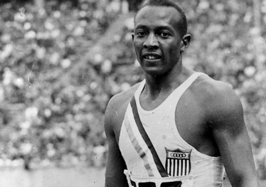 Jesse Owens mistrně překazil Hitlerův plán udělat z olympiády v Berlíně přehlídku dokonalosti bílé rasy.