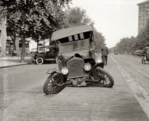 Ford má problémy, 1922. Kolaps přední nápravy s příčnými listovými pery.