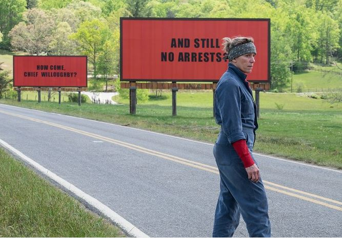 3 billboardy kousek za Ebbingem bodovaly na Zlatých glóbech.