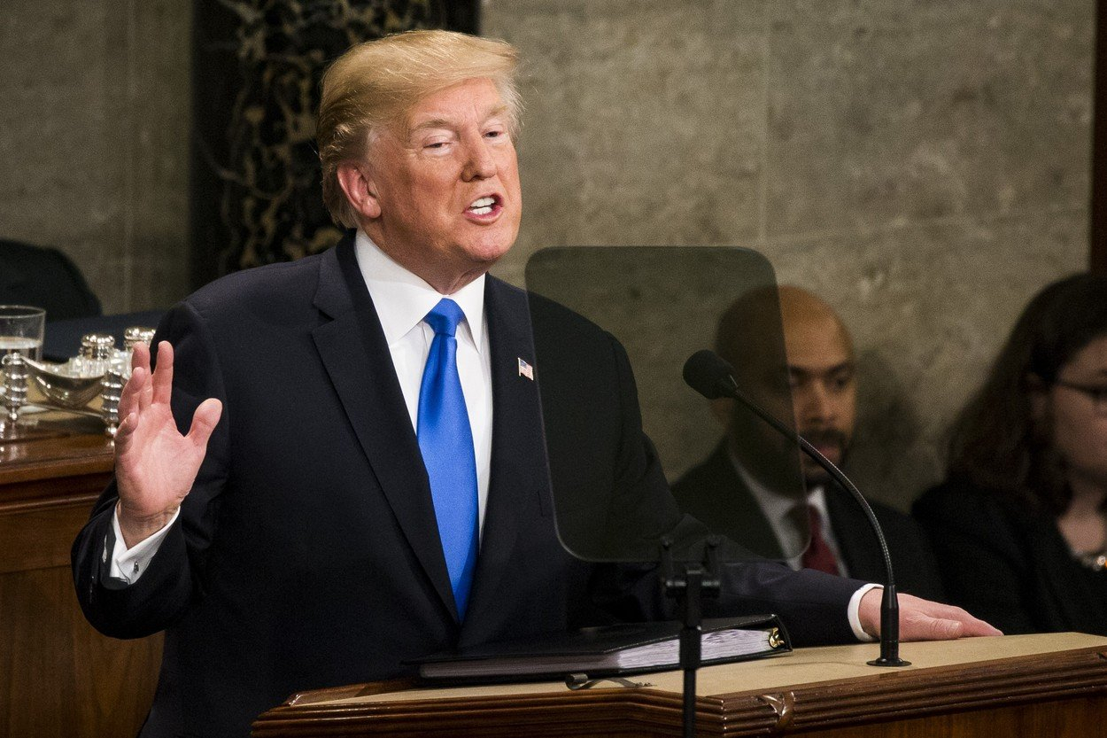 Trump vyzval obě parlamentní strany ke spolupráci, všichni ale byli zvědaví spíš na komentář k ruskému vměšování se do voleb. To Trump nekomentoval.