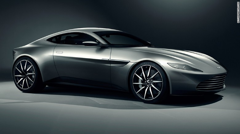 Aston Martin DB10. Bohužel, Craig natož Bond s tímto kusem v žádném filmu nejezdil.