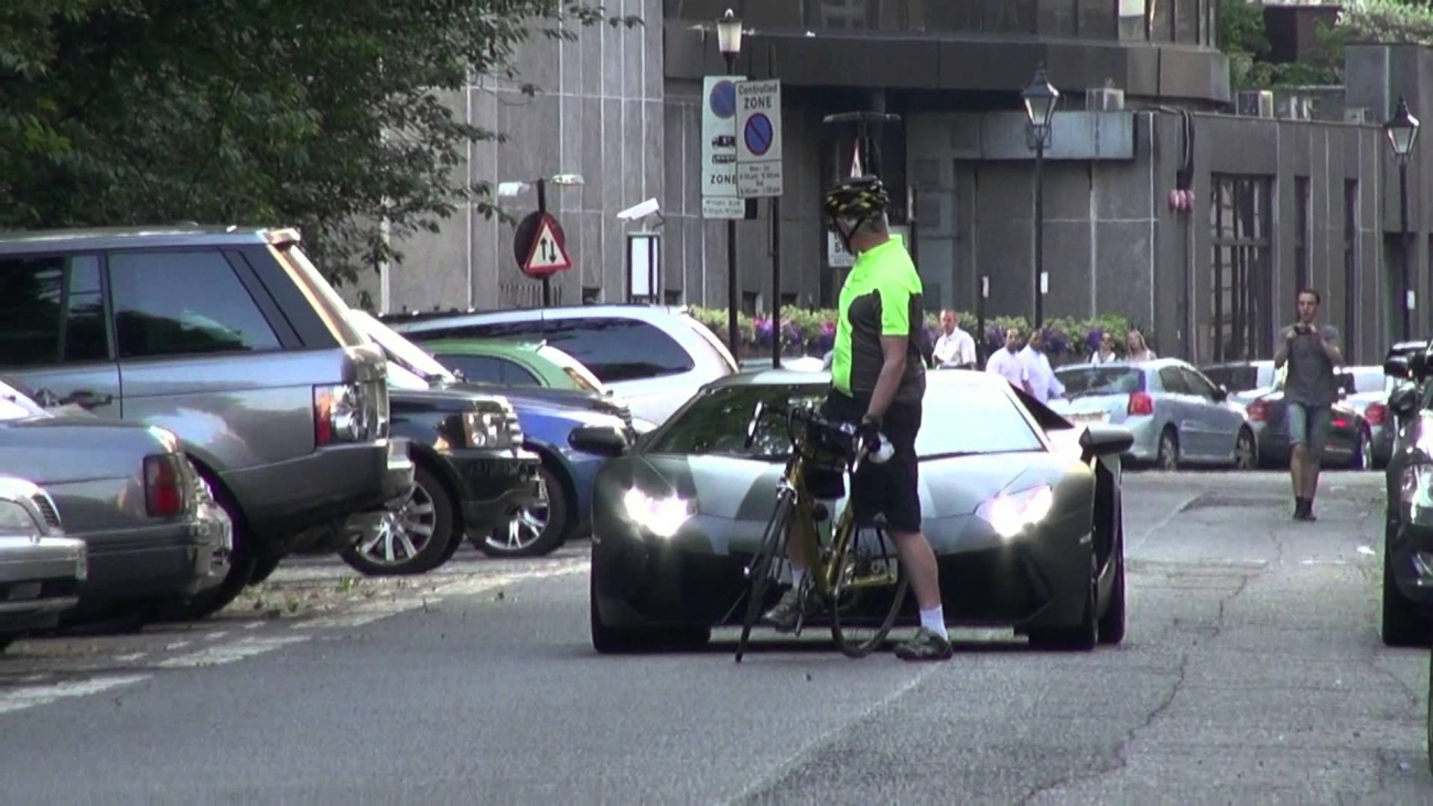 Konečně se ty nemehla na kolech přestanou plést na silnici před vaše Lamborghini