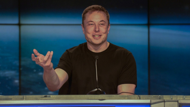 Elon Musk smazal facebookové profily Tesly a SpaceX.