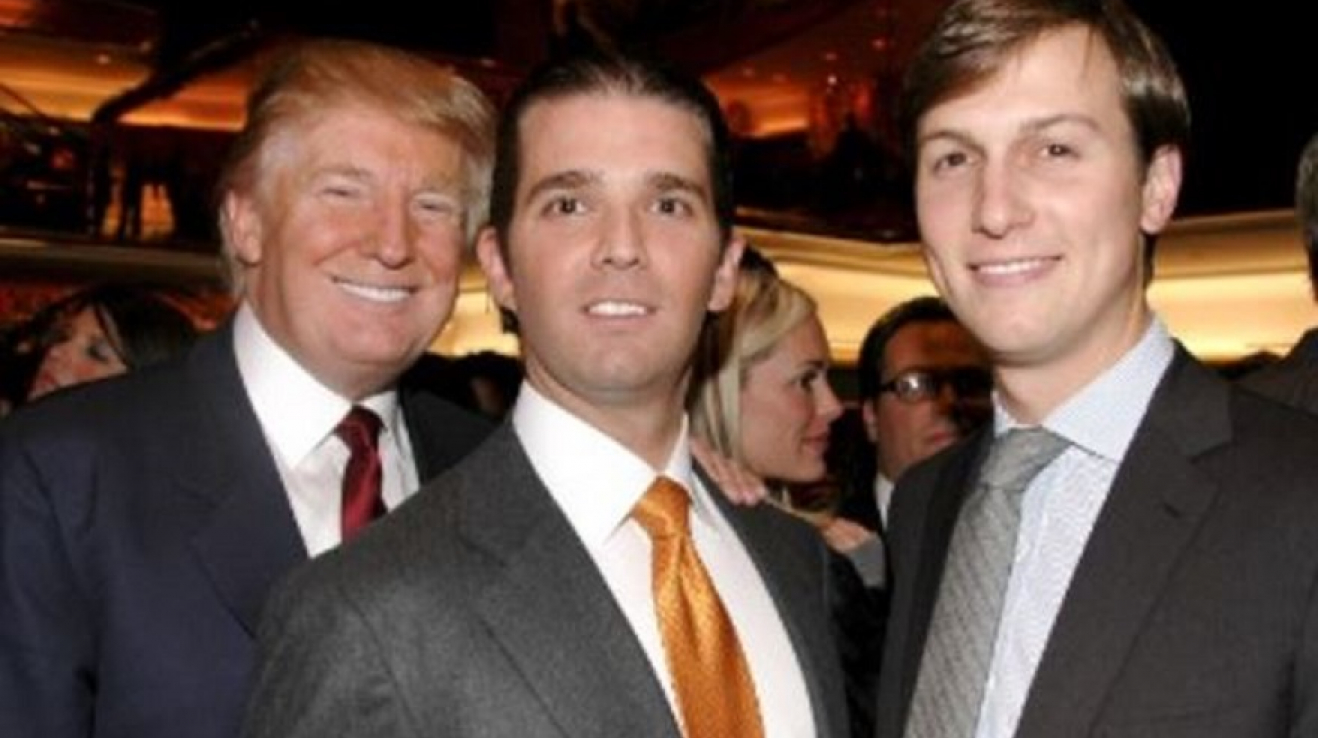 Donald Trump řeší další problém. Jeho syn Donald junior a zeť Jared Kushner se měli sejít s ruskou advokátkou kvůli kompromitujícím materiálům na Hillary Clintonovou. Ti schůzku potvrzují, o Clintonové ale prý vůbec nebyla řeč.