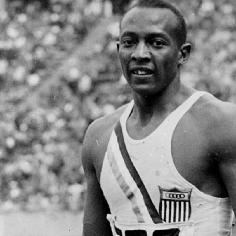 Jesse Owens mistrně překazil Hitlerův plán udělat z olympiády v Berlíně přehlídku dokonalosti bílé rasy.