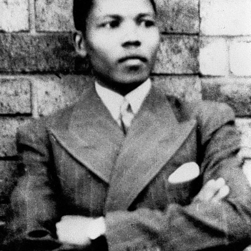 Mladý Nelson Mandela. Okolo roku 1937