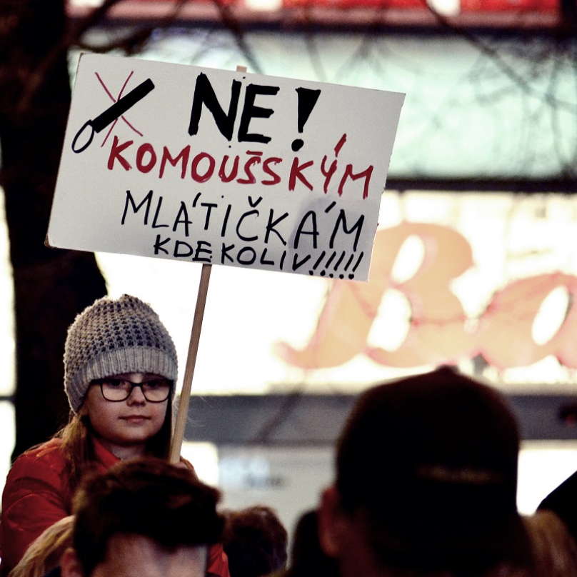 Protestovalo proti Ondráčkovi a komunistům, ale také proti Babišovi. Tak jistěže.