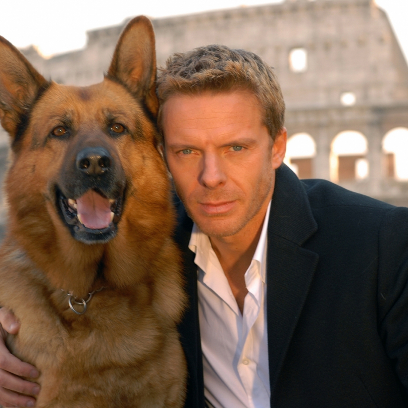 Rex – Rakousko-německý pes Rex pracuje na kriminálních případech. Ke svačině má nejradši housku se salámem.