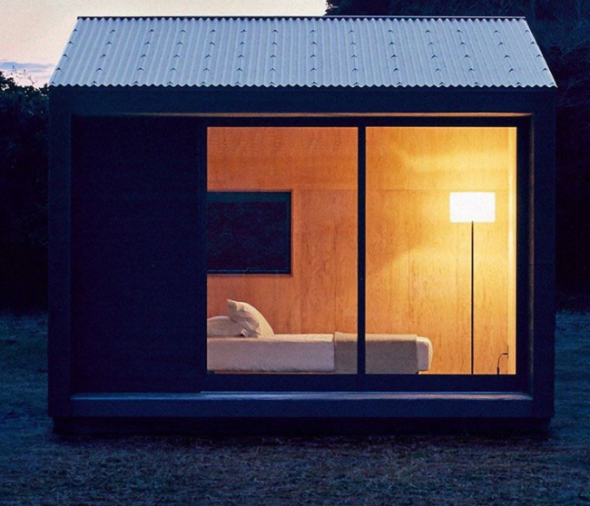 1) The Muji Hut, Japonsko