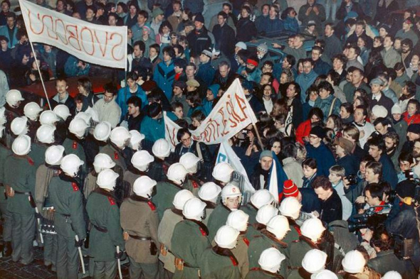 1. Pravda a láska musí zvítězit nad lží a nenávistí! (Václav Havel)