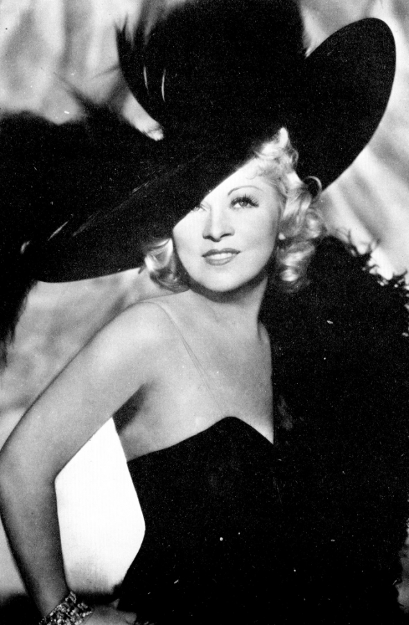 „Když se žena musí svléci, aby dokázala svůj sexappeal, pak žádný nemá.“ – Mae West