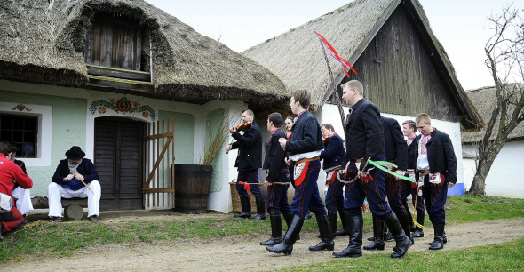 Velikonoční pondělí, oslava vzkříšení Ježíše Krista, svátek nastávajícího jara