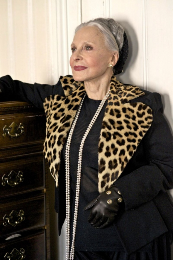 Joyce Carpati, 82 let